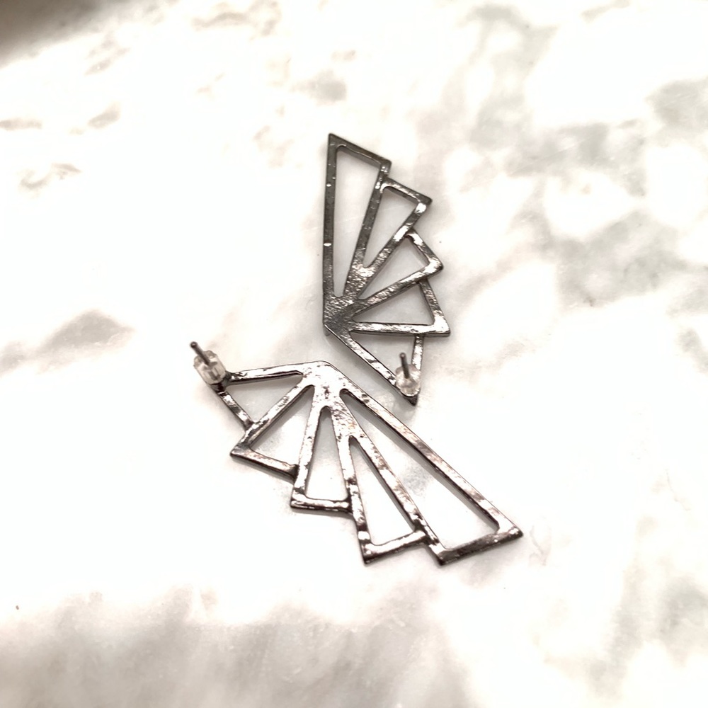 NIB Black Metal Geometric Earrings - Picture 2 of 4